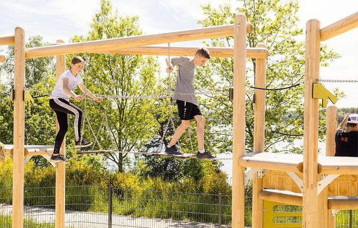 Kinder meistern schwierigen Übergang